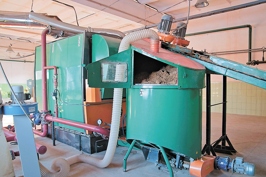 Котельня, що працює на тирсі, дозволяє заощаджувати тисячі гривень. Фото Сумського обласного управління лісового та мисливського господарства